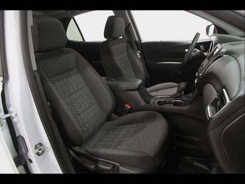 Certified 2024 Chevrolet Equinox LT AWD/4WD image 17