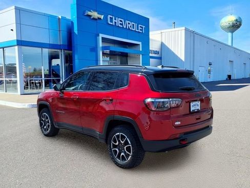 Used 2025 Jeep Compass Trailhawk AWD/4WD image 6