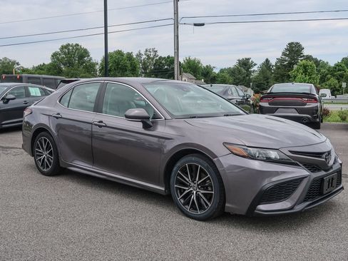 Used 2023 Toyota Camry SE AWD/4WD image 6