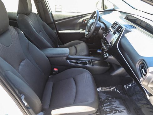Certified 2020 Toyota Prius LE FWD image 17