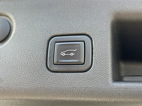 Used 2021 Chevrolet Equinox Premier w/ LPO, Hit The Road Package image 26