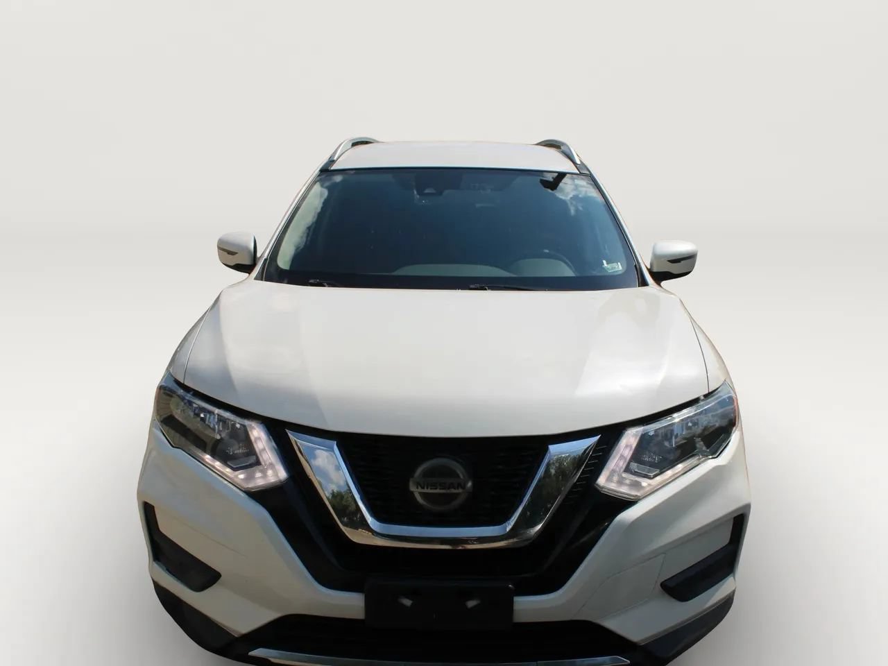 Used 2019 Nissan Rogue SV FWD image 2