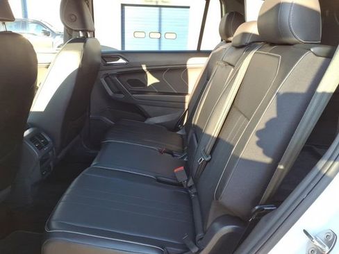 Used 2023 Volkswagen Tiguan SE R-Line image 7