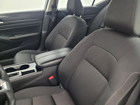 Used 2024 Nissan Altima 2.5 SV FWD image 17