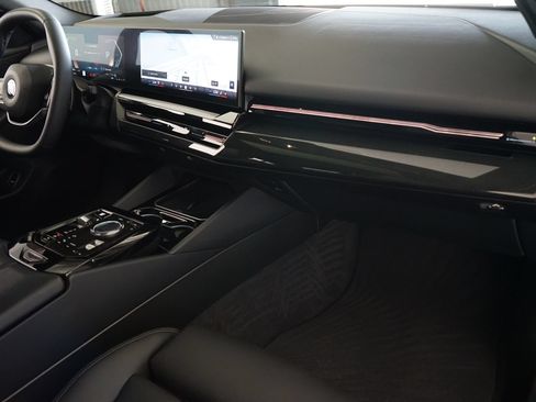 Used 2026 BMW 530i RWD image 5