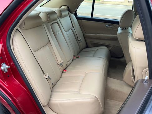 Used 2008 Cadillac DTS w/ Sun And Sound Package FWD image 13