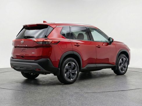 Used 2025 Nissan Rogue SV image 9