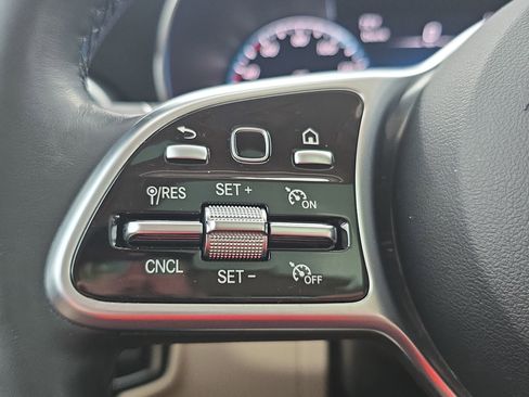 Used 2021 Mercedes-Benz GLC 300 4MATIC image 17