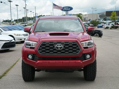 Used 2020 Toyota Tacoma TRD Sport w/ Technology Package AWD/4WD image 2