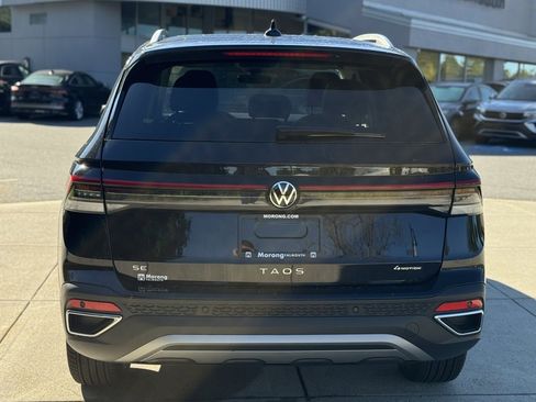 New 2025 Volkswagen Taos SE image 10