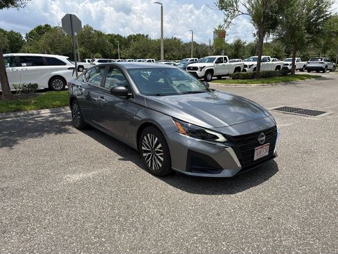 Used 2024 Nissan Altima 2.5 SV FWD image 7