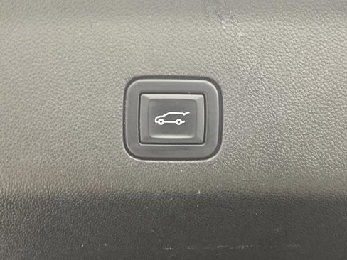 Used 2021 Chevrolet Suburban RST image 14