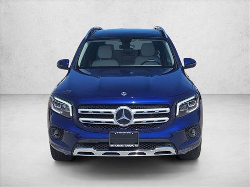 Used 2022 Mercedes-Benz GLB 250 4MATIC image 2