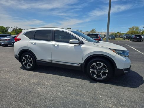 Used 2018 Honda CR-V Touring image 2