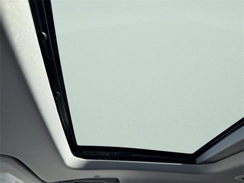 Certified 2021 Chevrolet Traverse LT w/ LT Premium Package image 24