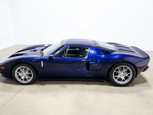 Used 2005 Ford GT RWD image 14
