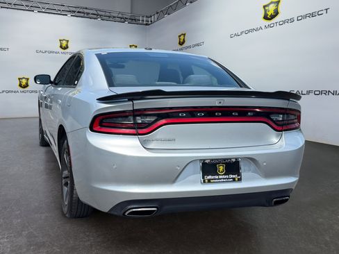 Used 2019 Dodge Charger SXT RWD image 3