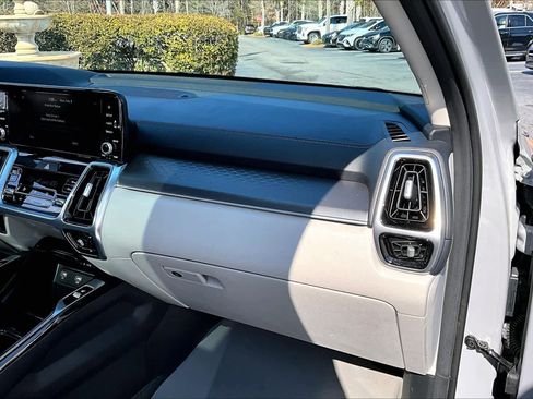 Used 2022 Kia Sorento SX image 19