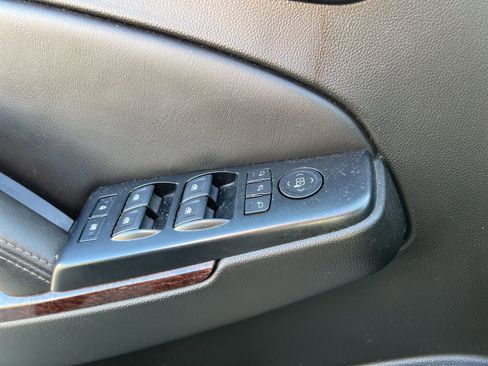 Used 2019 GMC Yukon XL SLT image 8