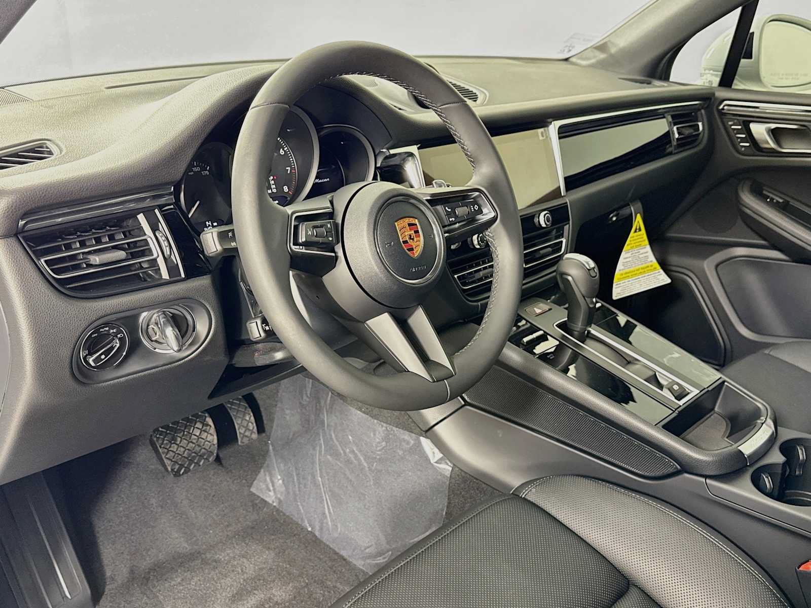 Used 2026 Porsche Macan AWD/4WD image 4