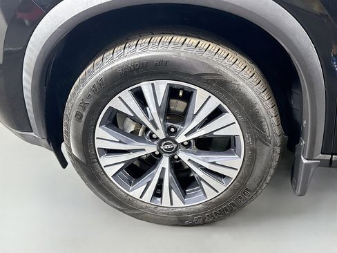 Used 2022 Nissan Rogue SV w/ SV Premium Package image 38