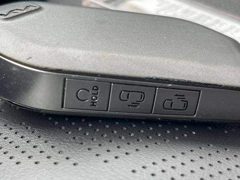 Used 2026 Kia Carnival FWD image 28