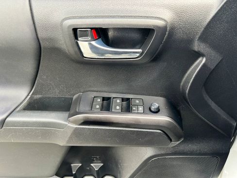 Used 2022 Toyota Tacoma TRD Sport AWD/4WD image 12