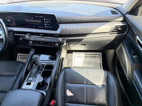 Used 2024 Kia Telluride EX w/ EX Captain's Chair Package FWD image 19