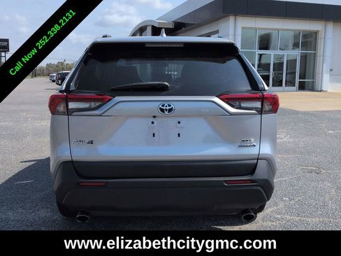 Used 2022 Toyota RAV4 XLE w/ Convenience Package AWD/4WD image 5