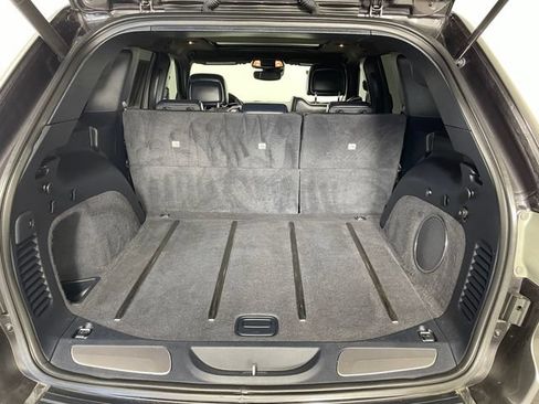 Used 2017 Jeep Grand Cherokee Overland w/ Jeep Active Safety Group AWD/4WD image 17