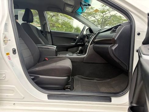 Used 2017 Toyota Camry LE FWD image 16