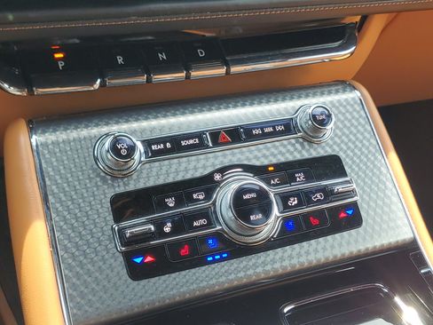 Certified 2022 Lincoln Aviator Black Label w/ Dynamic Handling Package AWD/4WD image 18