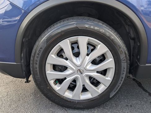 Used 2019 Nissan Rogue S image 9