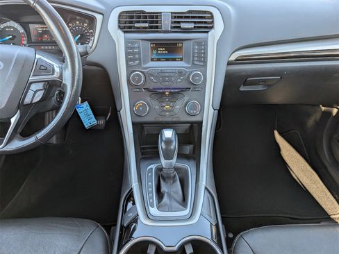 Used 2015 Ford Fusion SE w/ Equipment Group 202A image 7