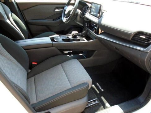 Used 2021 Nissan Rogue SV image 15