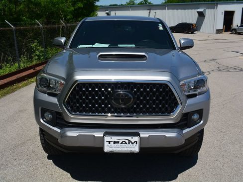 Used 2018 Toyota Tacoma TRD Sport AWD/4WD image 2