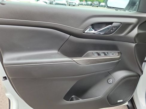 Used 2020 GMC Acadia SLT w/ Trailering Package FWD image 7
