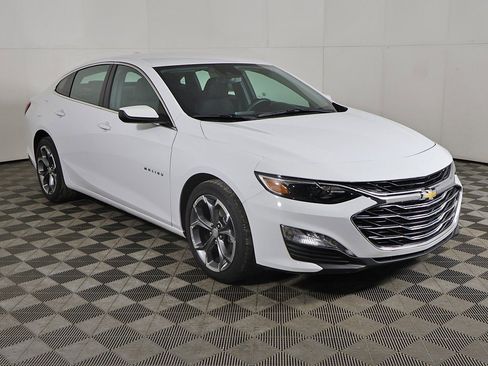 Used 2024 Chevrolet Malibu LT image 2