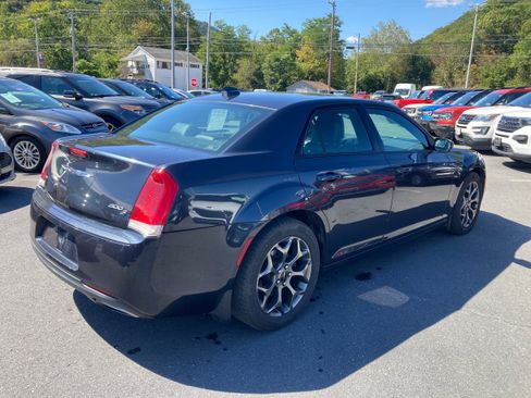 Used 2018 Chrysler 300 S image 4