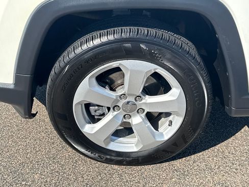 Used 2019 Jeep Compass Latitude AWD/4WD image 39