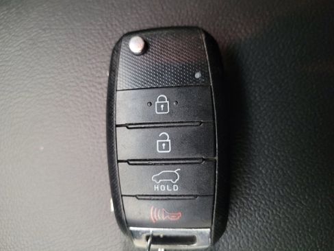 Used 2020 Kia Sorento LX FWD image 32