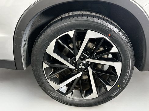 Used 2024 Mitsubishi Outlander SE image 11