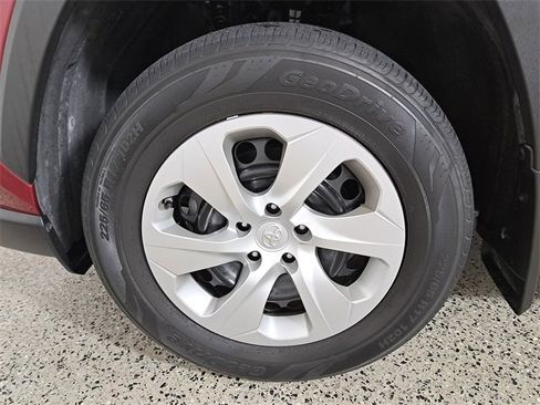 Used 2020 Toyota RAV4 LE image 8