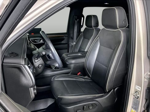 Used 2021 Chevrolet Tahoe Premier w/ Premium Package RWD image 8