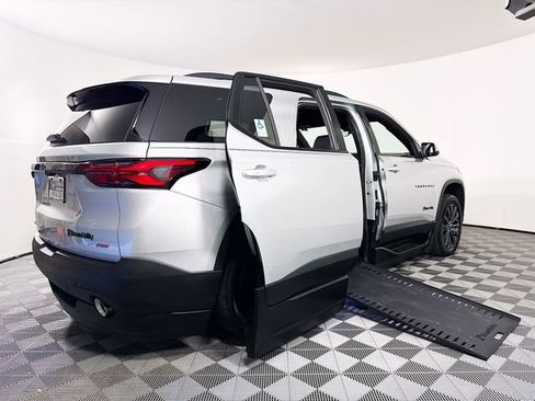 Used 2022 Chevrolet Traverse RS FWD image 23