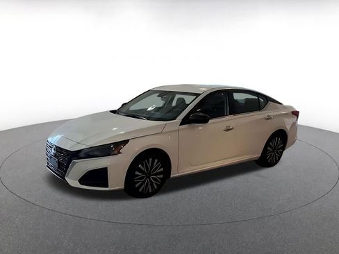 Used 2025 Nissan Altima 2.5 SV image 9