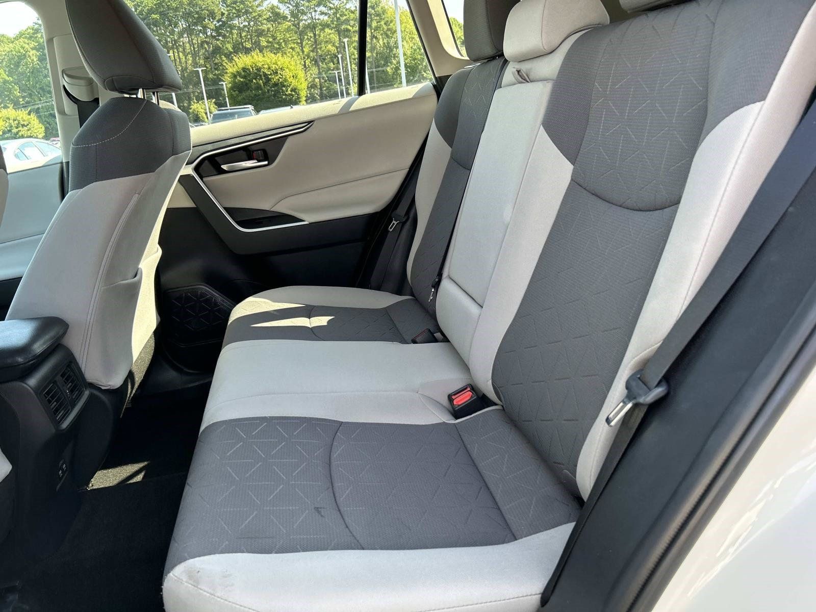 Used 2020 Toyota RAV4 XLE FWD image 11