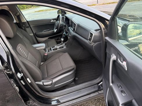 Used 2017 Kia Sportage LX w/ LX Popular Package image 22