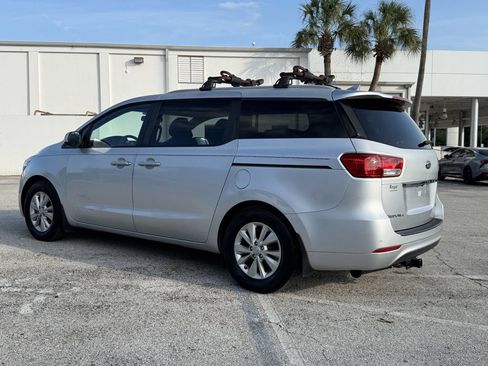 Used 2016 Kia Sedona LX w/ LX Convenience Package FWD image 6