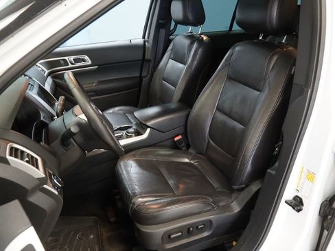 Used 2014 Ford Explorer XLT w/ Equipment Group 202A image 4